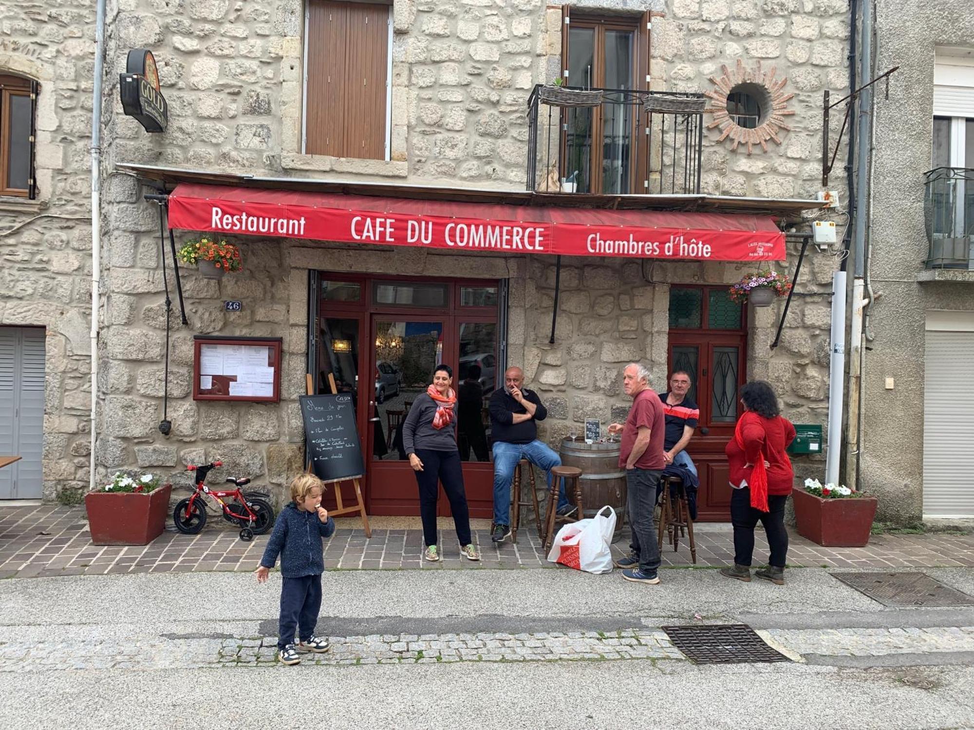 Cafe Du Commerce Genolhac ภายนอก รูปภาพ