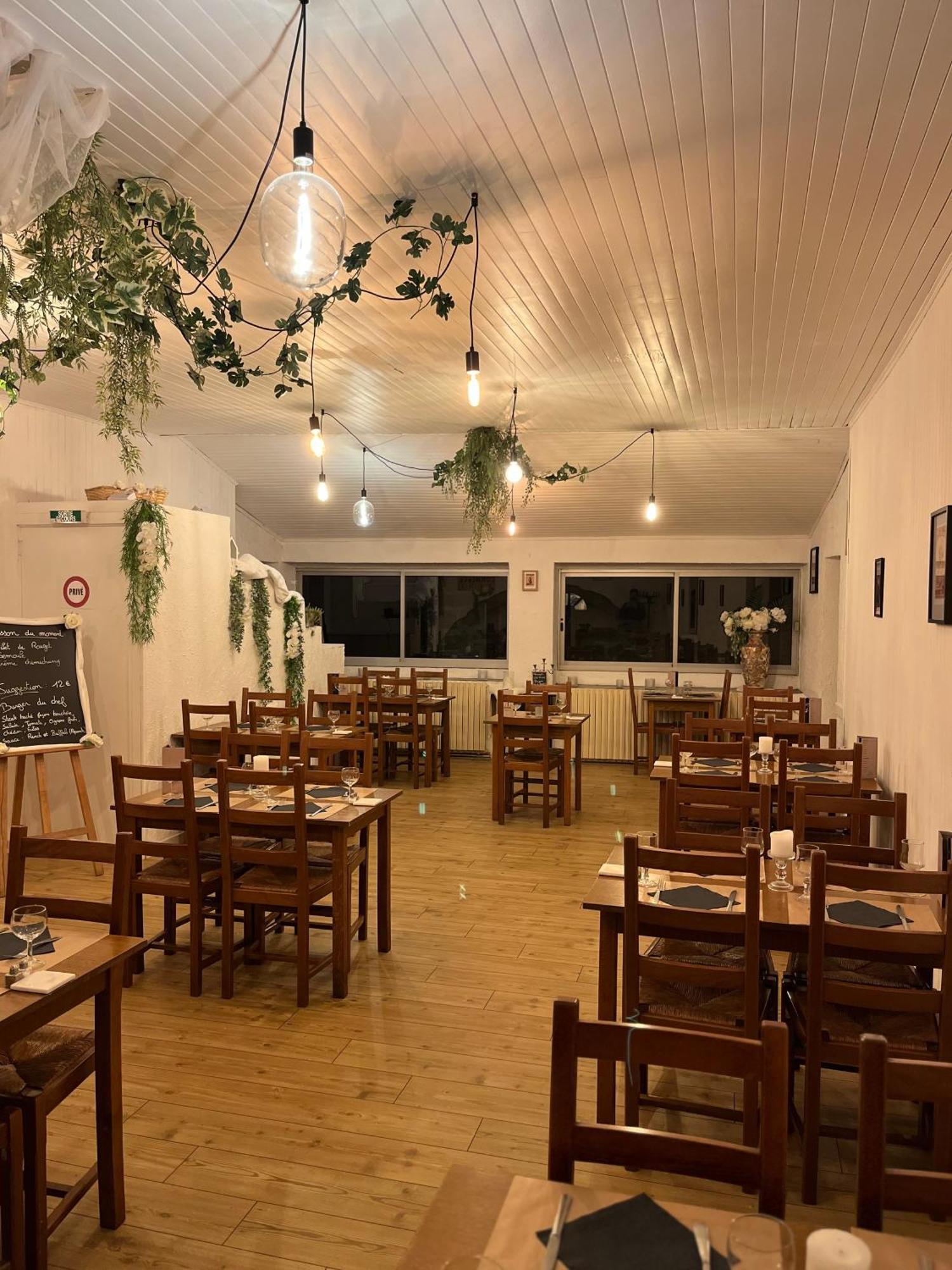 Cafe Du Commerce Genolhac ภายนอก รูปภาพ